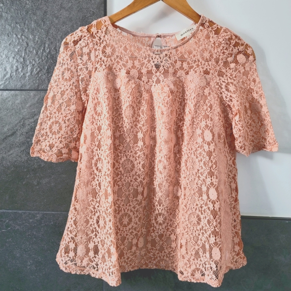 Monteau. Lace top. Medium